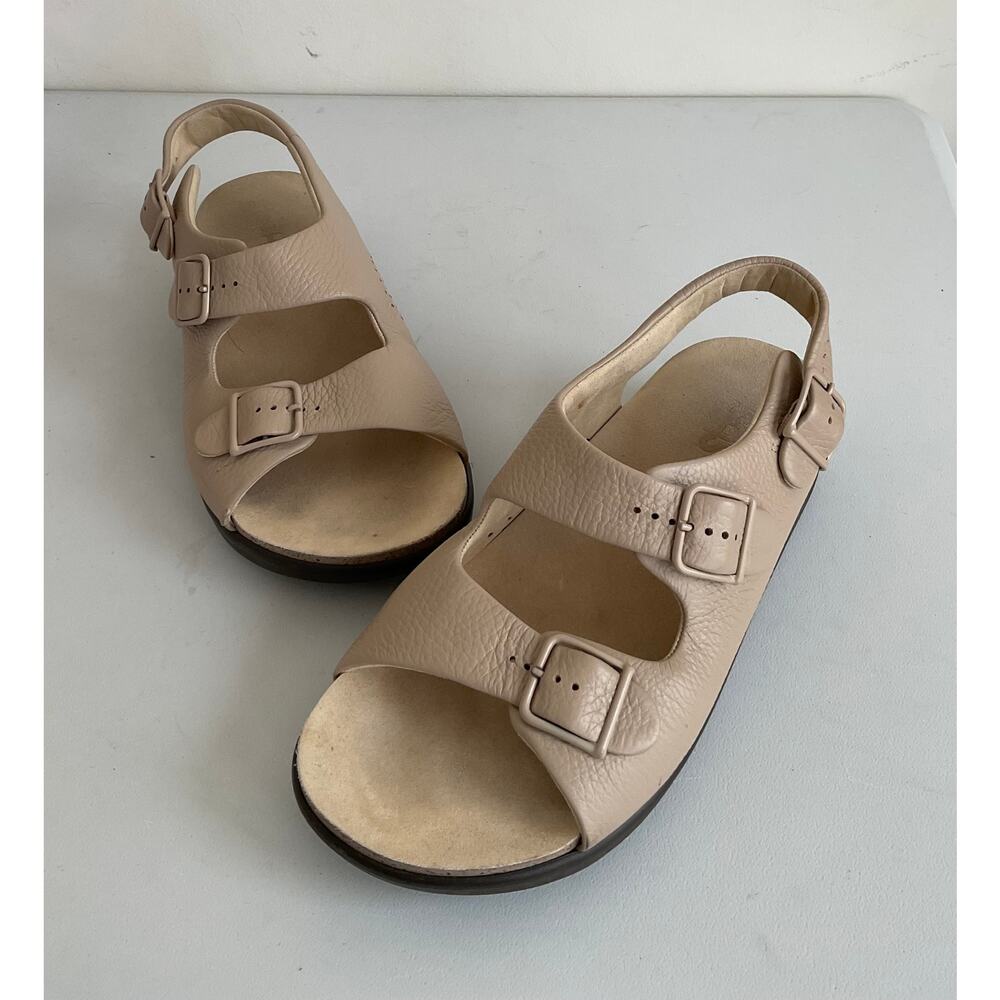 SAS Relaxed leather Beige Tan Adjustable Buckle Sandals Size 10 Wide